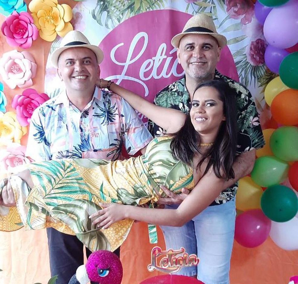 "A gente já pode chamar vocês de pai?", Perguntou Letícia ao casal — Foto: Arquivo pessoal/ Edilson Lins