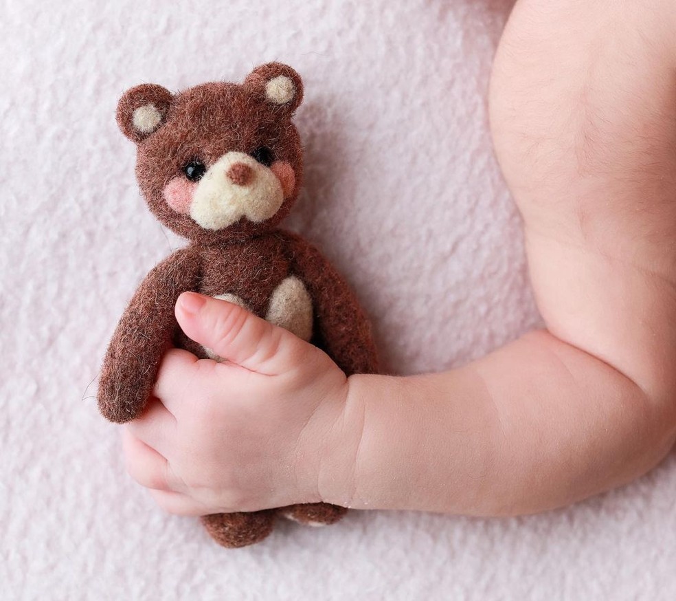 Viih Tube apresenta a filha, Lua, com Eliezer  — Foto: Thalita Castanha/ Reprodução Instagram