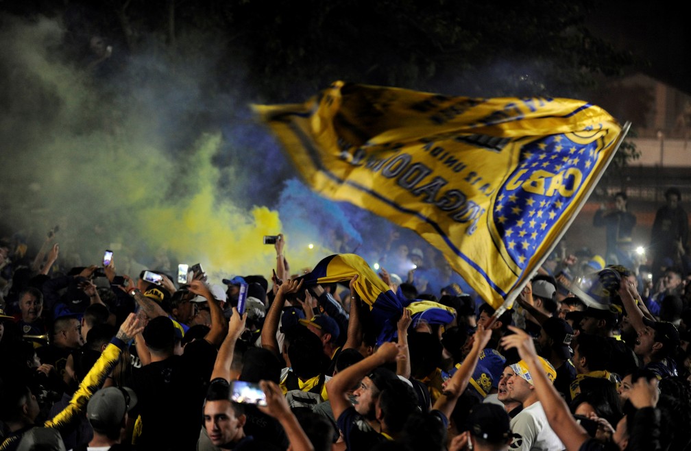 Torcida do Boca Juniors faz festa na partida do time rumo à final da Taça Libertadores na Espanha — Foto: REUTERS/Stringer