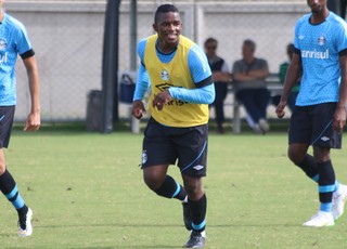 Após corte, Grêmio faz força-tarefa e Mamute se junta ao grupo no Paraná