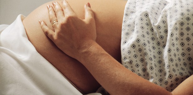 Técnicas de relaxamento ajudam a grávida a manter a calma na hora do parto (Foto: Thinkstock)