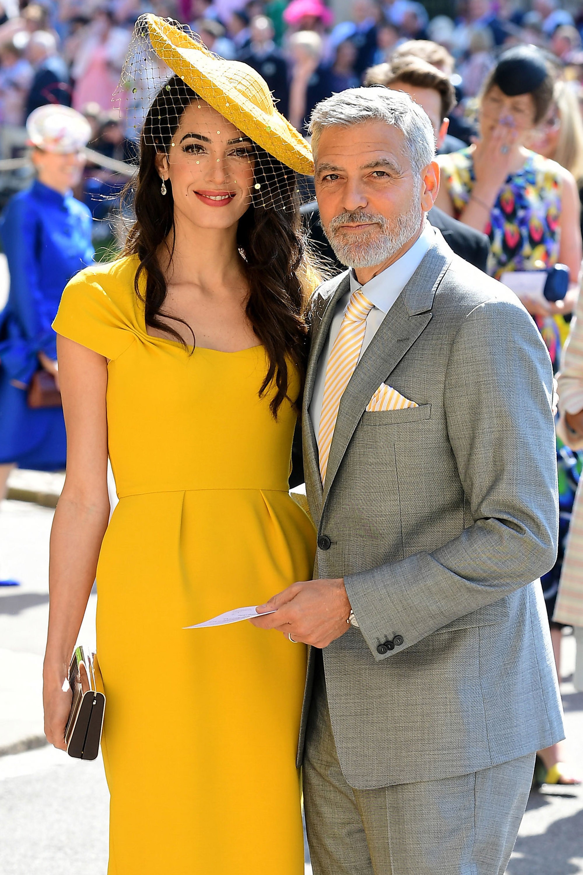 Amal Clooney e George Clooney no casamento real (Foto: Getty Images)