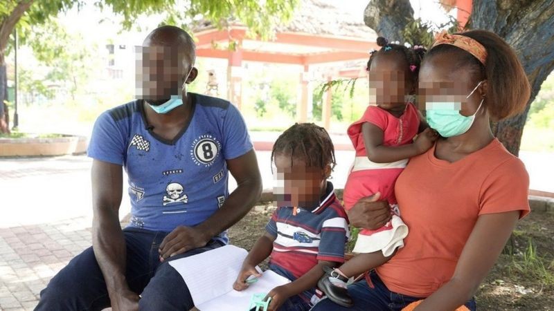 O haitiano Patrick, a mulher e os dois filhos brasileiros foram deportados pelos EUA para o Haiti (Foto: BBC News Brasil)