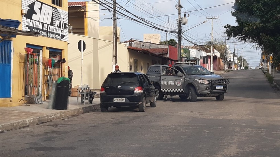 Abordagens aconteceram em Cidade Satélite em busca de mais suspeitos — Foto: Sérgio Henrique Santos/Inter TV Cabugi