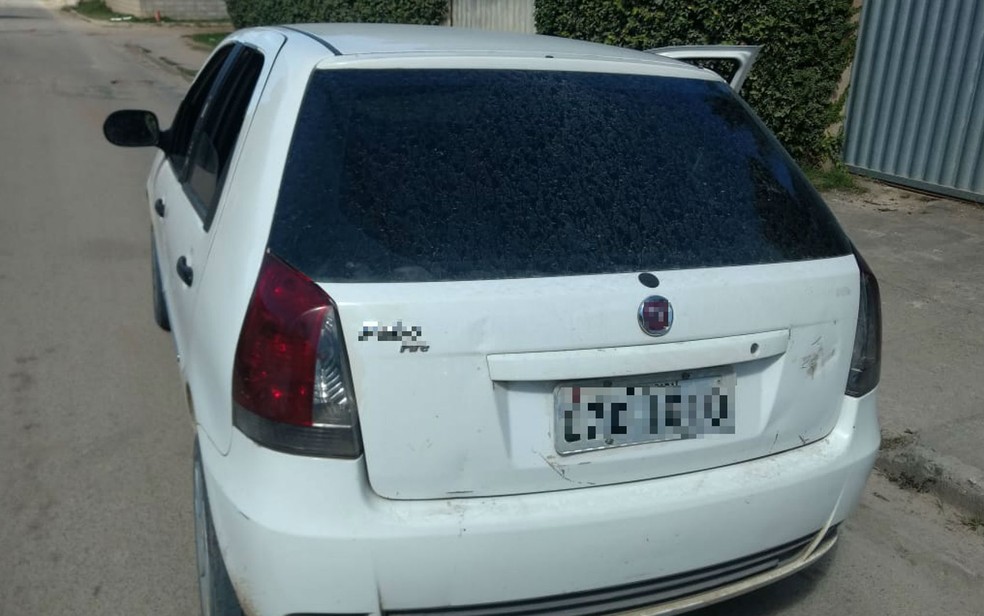 Carro usado no crime também foi localizado (Foto: Divulgação / PRE)