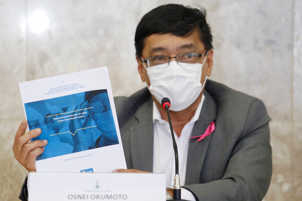 Secretário de Saúde do DF, Osnei Okumoto apresenta plano de desmobilização dos leitos  — Foto: Davidyson Damasceno/IGESDF