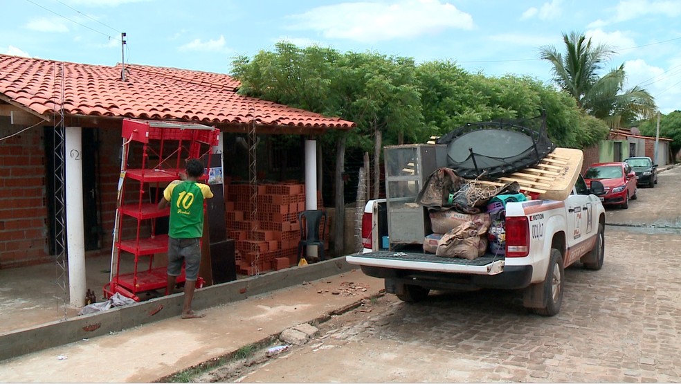 Casa foi interditada após quarto desabar em Teresina — Foto: Reprodução/TV Clube