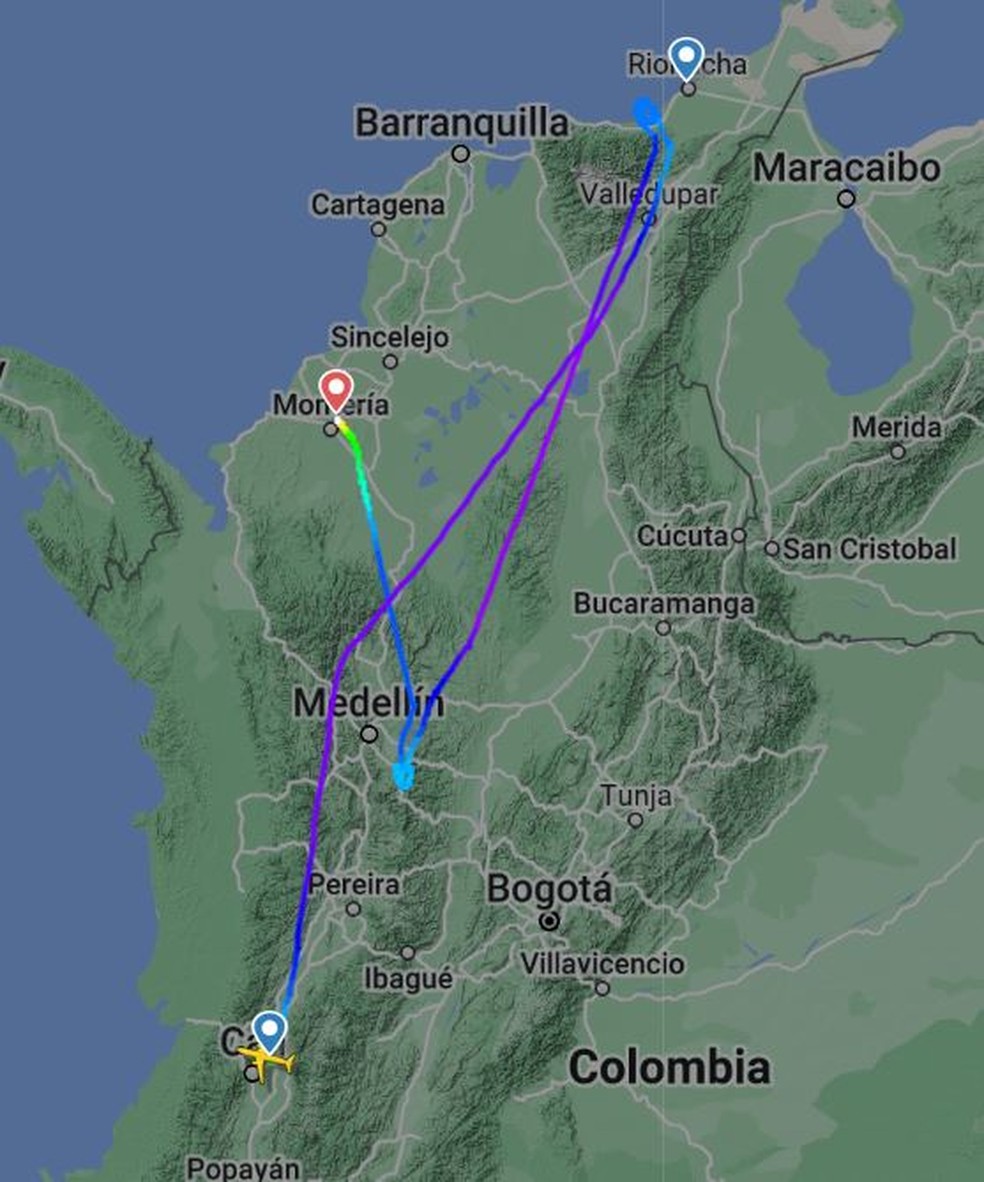 Trajetória: avião tentou pousar em Riohacha e depois em Medellín, sem conseguir; por fim, aterrissou em Montería — Foto: Reprodução/FlightRadar24