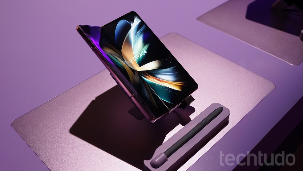 Galaxy Z Fold 4 oferece 12 GB de memória RAM — Foto: Thássius Veloso/TechTudo