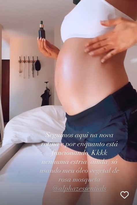 Cintia Dicker mostra barriga de grávida em video na web (Foto: reprodução/instagram)