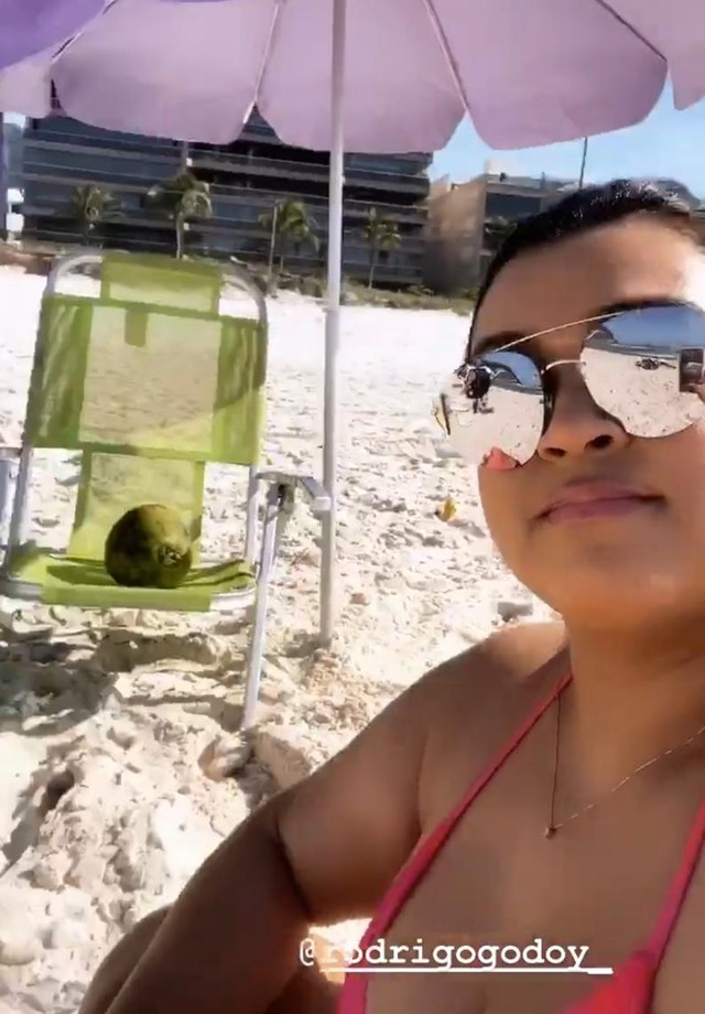 Preta Gil curte dia de folga na praia (Foto: Reprodução/Instagram)