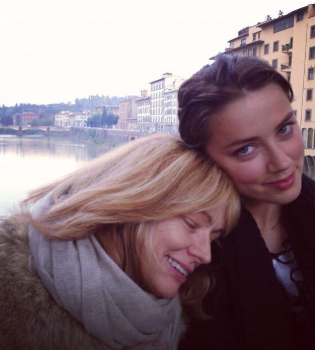 Amber Heard e a mãe, Paige (Foto: Instagram)