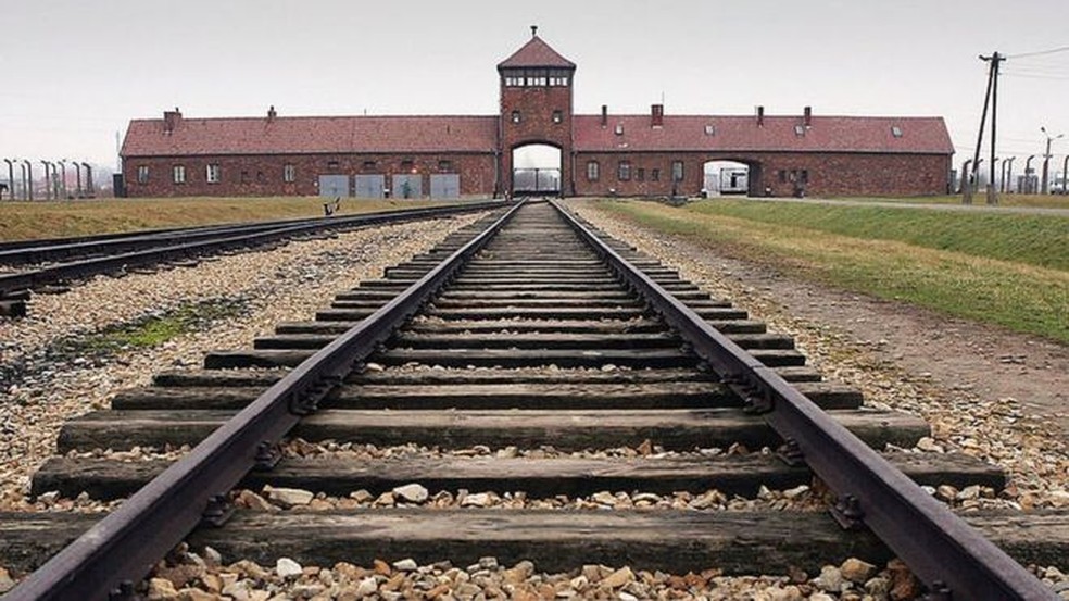 Auschwitz foi um dos campos de extermínio construídos na Polônia — Foto: Getty Images via BBC