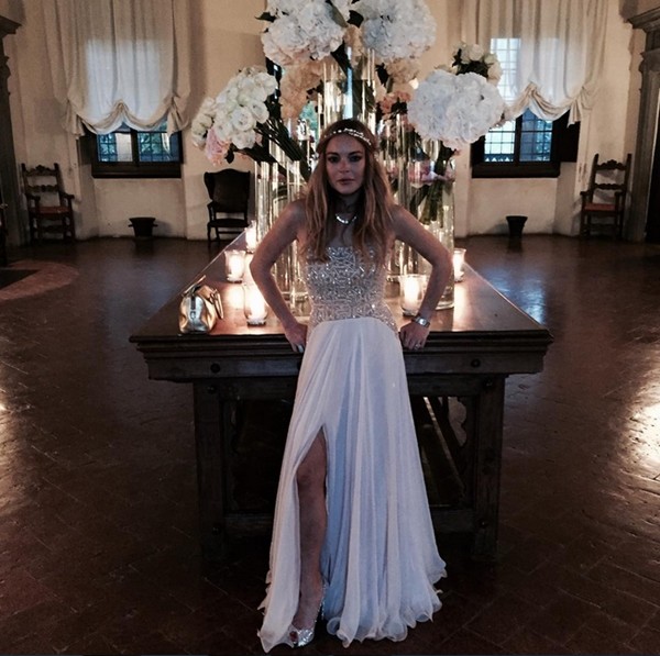 Lindsay Lohan com vestidos e joias usados no casamento (Foto: Instagram)