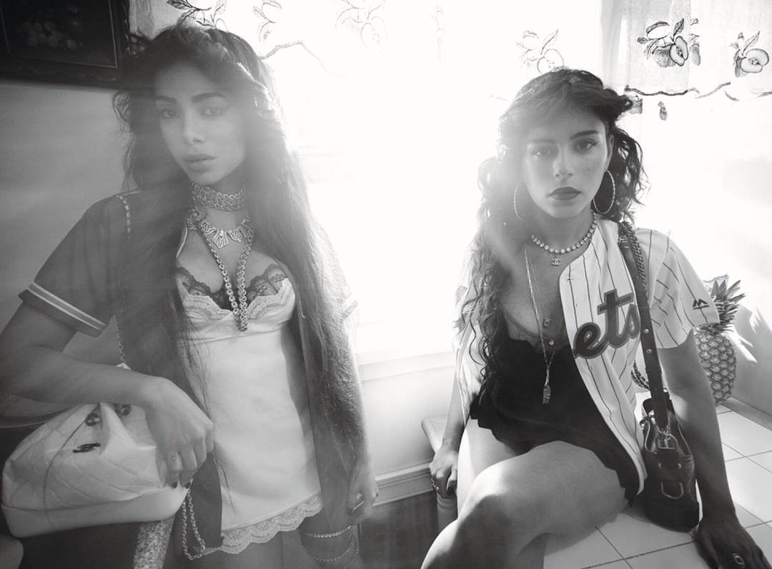 Gang girls: Anitta e Marina Morena posam para as lentes de Mert & Marcus (Foto: Reprodução/Instagram)