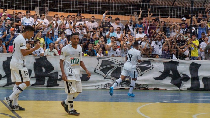 ABC campeão futsal Sabará (Foto: Augusto Gomes/GloboEsporte.com)