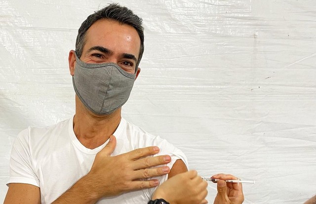 Cesar Tralli toma a 3º dose da vacina contra a covid-19 (Foto: Reprodução/Instagram)