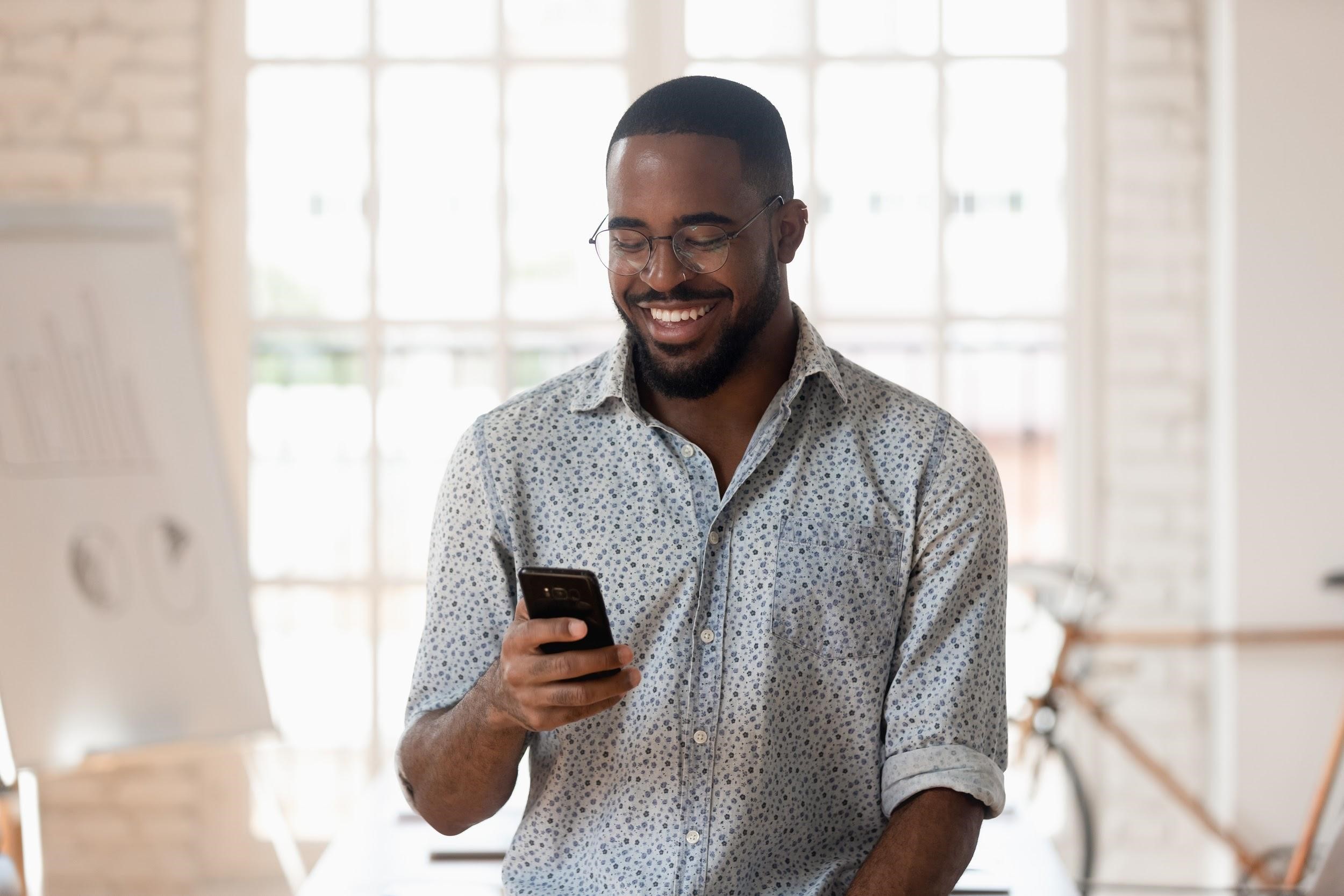 Conheça as vantagens de abrir sua conta MEI pelo celular