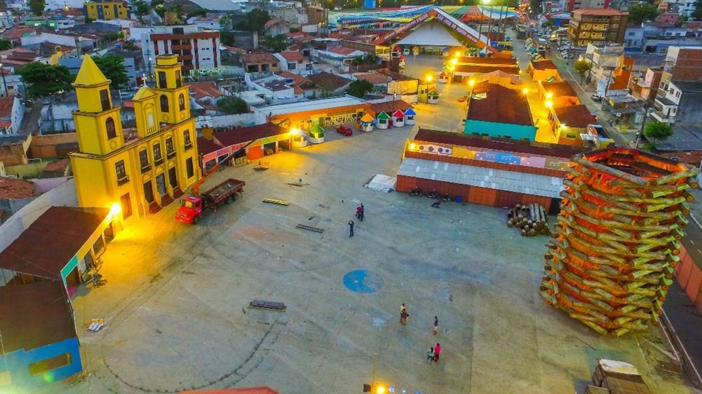 Festa seria transferida para novo espaço, mas vai continuar no Parque do Povo, em Campina Grande (Foto: Demétrio Costa e Emanuel Tadeu/Top Midia Comunicação)