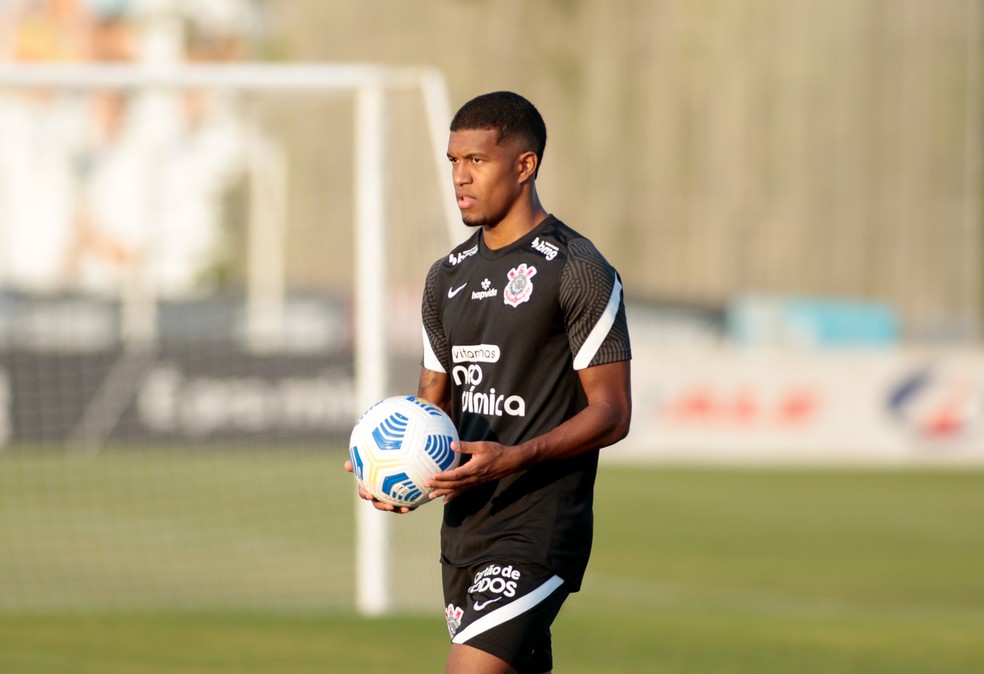 Lesão grave deve melar venda de Léo Natel, do Corinthians, a time português
