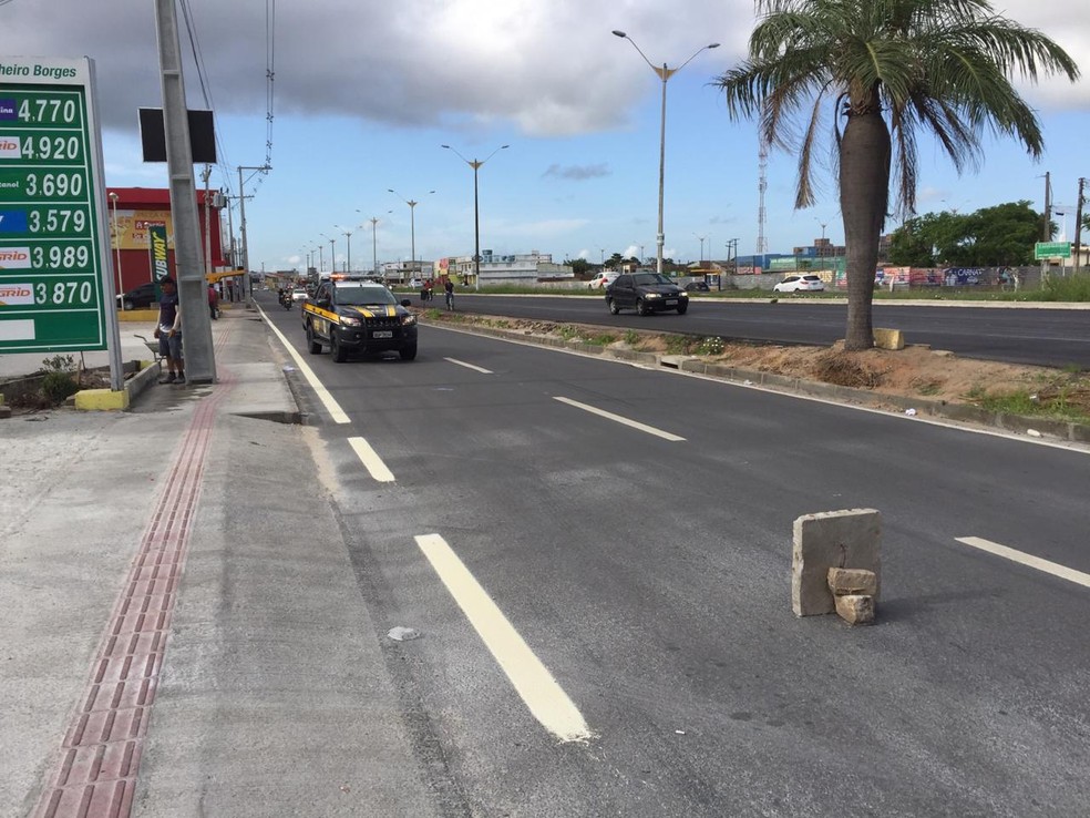 Morador de rua morre atropelado na BR-101 em Parnamirim — Foto: Rafael Lopes/Inter TV Cabugi