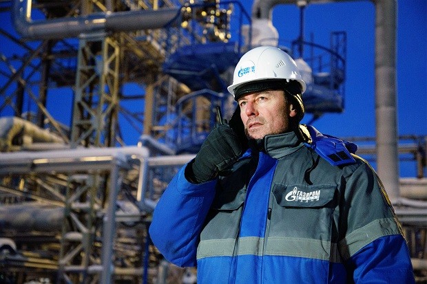 Produção de petróleo pela Gazprom na Rússia (Foto: Divulgação / Gazprom)