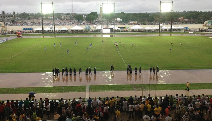 Visão geral do campo do estádio Zerão  (Foto: Cassio Albuquerque/GE-AP)