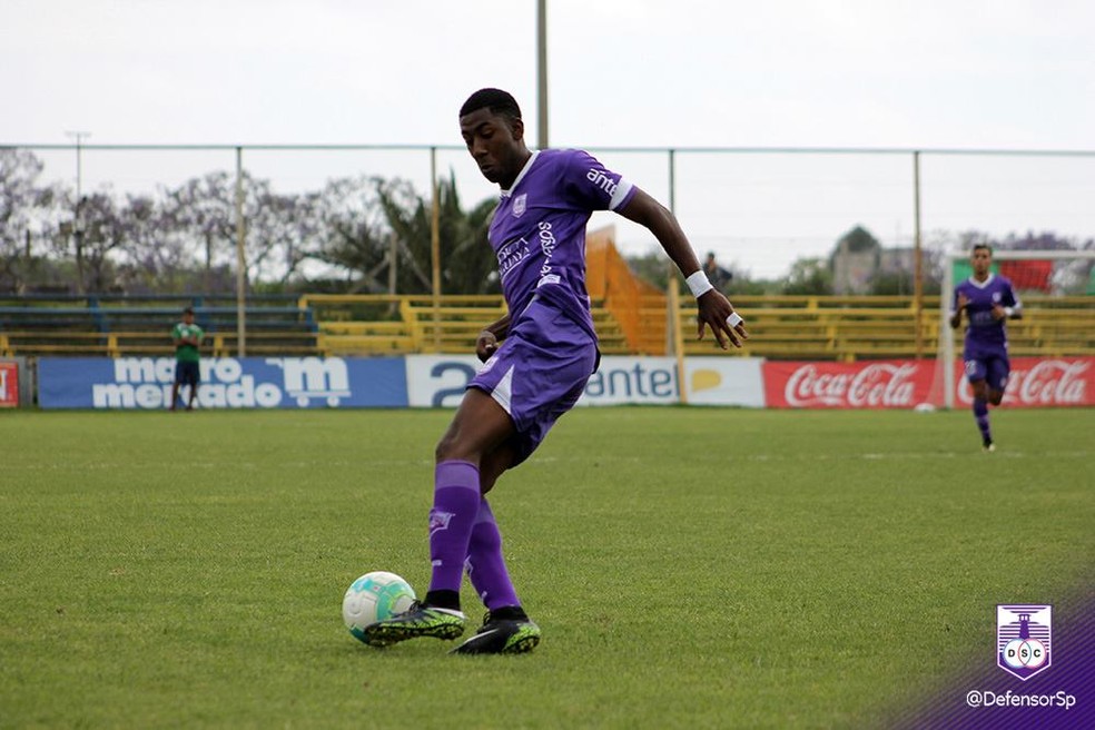 Gonzalo Carneiro, atacante que deve trocar o Defensor do Uruguai pelo SÃ£o Paulo (Foto: DivulgaÃ§Ã£o / Defensor Sporting)