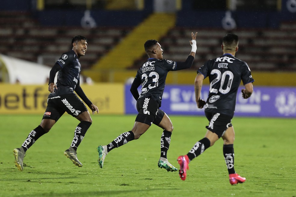 Fernando Guerrero comemora seu gol, que abriu vitória do Independiente del Valle sobre o Junior Barranquilla — Foto: Agencia Press South/Getty Images
