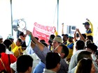 Dilma é vaiada por grevistas durante lançamento da colheita em MT