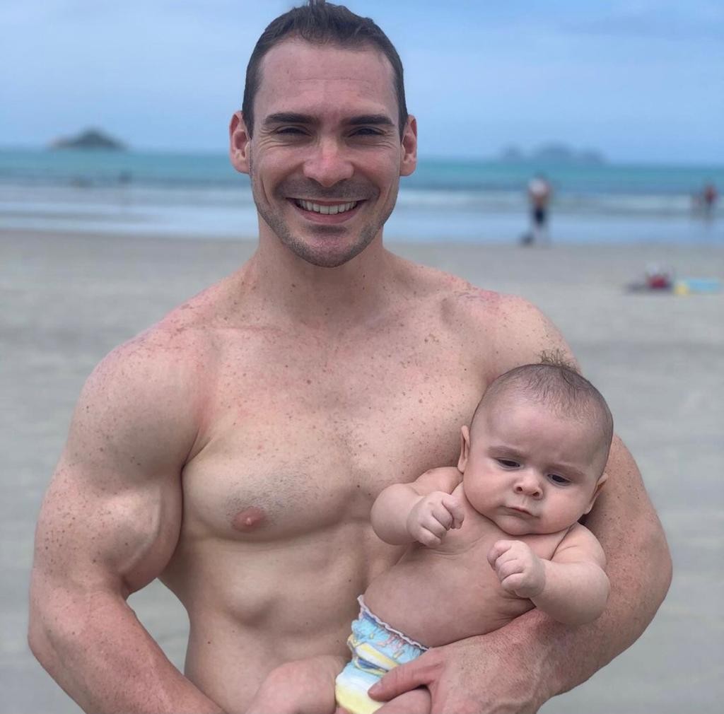 Arthur Zanetti e o filho Liam  (Foto: Reprodução/Instagram)