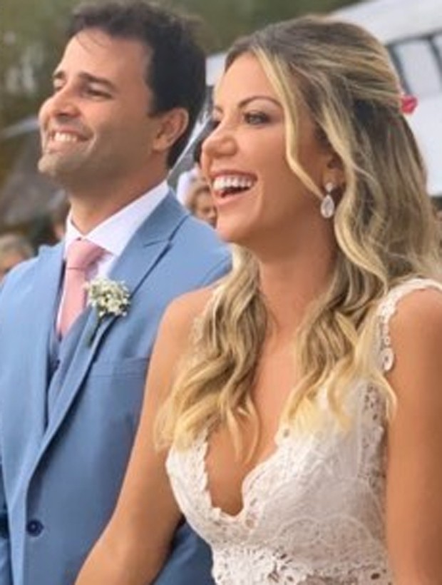 Os noivos Bárbara Coelho e Felipe Russo  (Foto: Reprodução/Instagram)