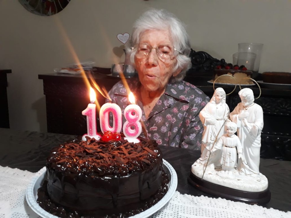 Família suspende aniversário de 108 anos de idosa na PB devido ao coronavírus — Foto: Camila Borborema de Castro/Aquivo pessoal