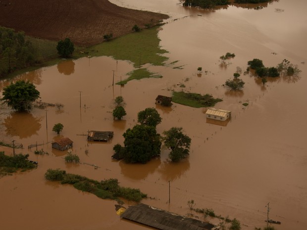Cidade de Mirador, no noroeste, está embaixo d&#39;água (Foto: Antonio Costa/AEN/Divulgação)