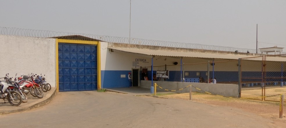 A PCE tem capacidade para pouco mais de 800 presos e abriga cerca de 2.500 presos cumprem pena em MT. — Foto: TVCA/Reprodução