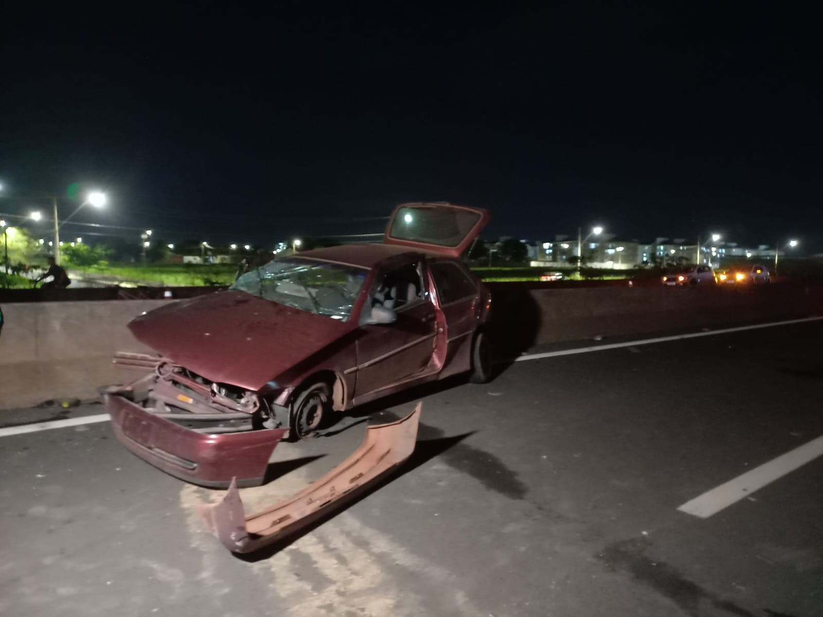 Engavetamento envolvendo três veículos deixa cinco feridos na BR-365 em Uberlândia