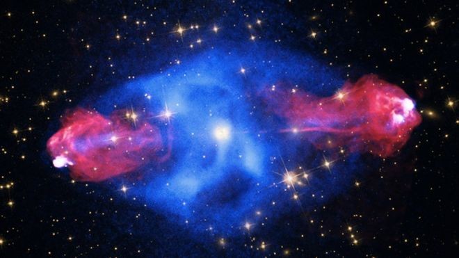 Radiogaláxias têm um grande buraco negro em seu centro (Foto: NASA/CXC/SAO)