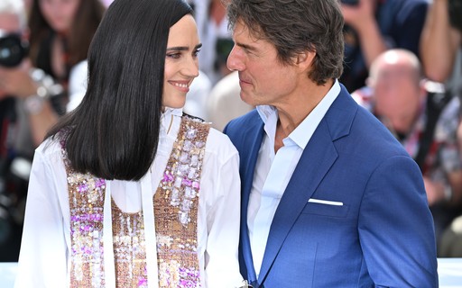Par romântico em 'Top Gun', Tom Cruise e Jennifer Connelly trocam olhares em Cannes