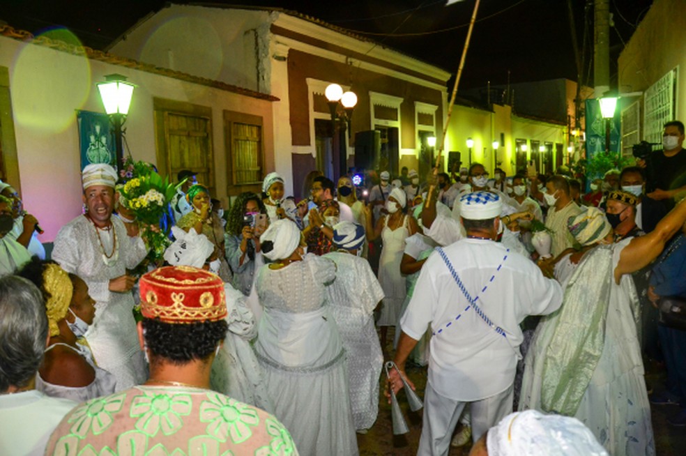 O projeto Afro Sagrado, executado pela Associação Lavagem das Escadarias Rosário e São Benedito realizou a benção dos candeeiros para celebrar a presença ancestral africana. — Foto: Assessoria