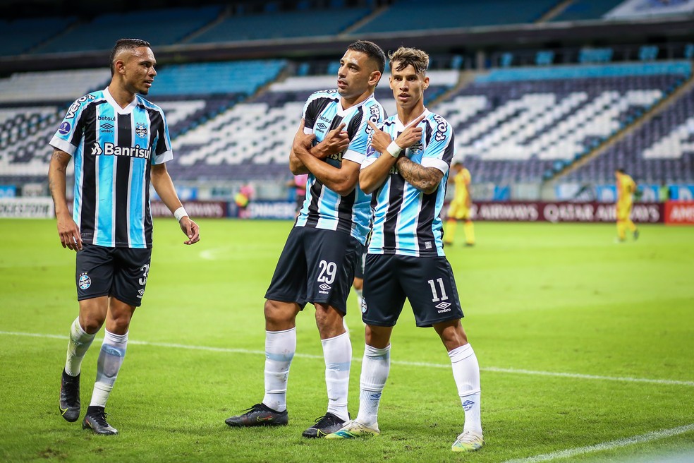 Luiz Fernando, Diego Souza e Ferreira anotaram cinco gols no primeiro tempo — Foto: Lucas Uebel/Grêmio
