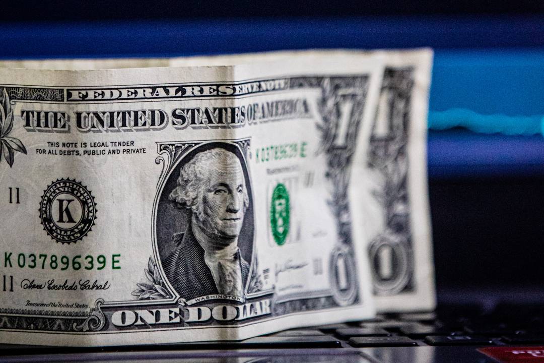 Dólar fecha em queda firme. Agência O Globo