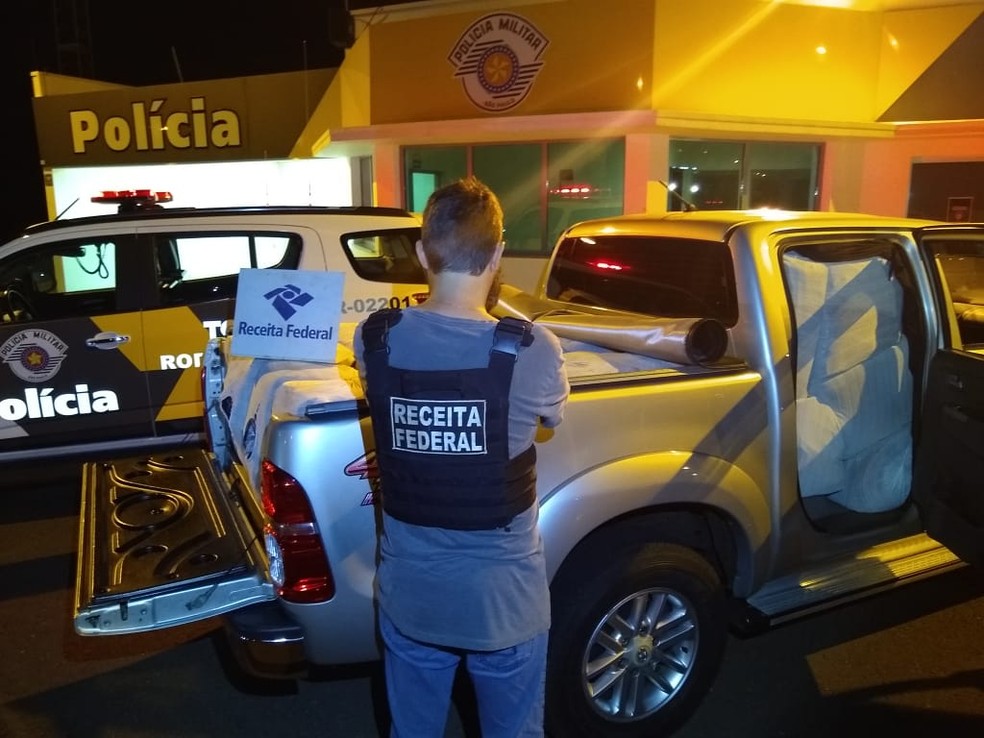Mercadorias foram apreendidas em Iepê — Foto: Polícia Rodoviária