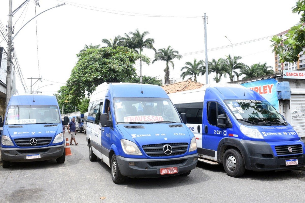 Vans de transporte alternativo voltam a circular pelo centro de Campos, no RJ