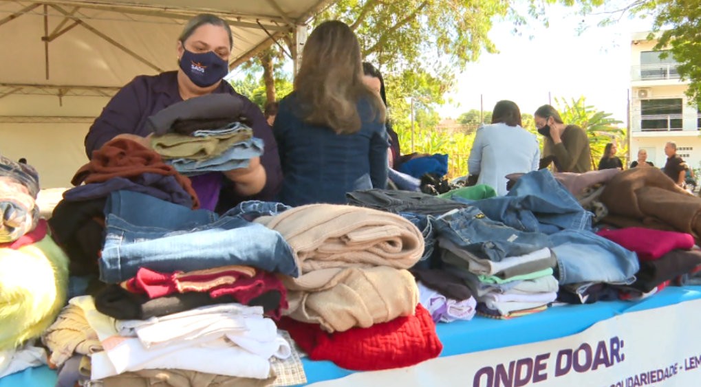 Campanha do Agasalho tem Dia 'D' e arrecada mais de 10 toneladas de roupas e cobertores na região