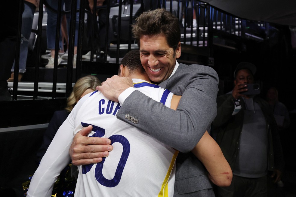 Bob Myers e Stepehn Curry: relação de amizade — Foto: Ezra Shaw/Getty Images/AFP