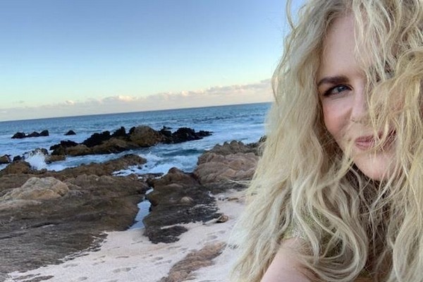 A atriz Nicole Kidman sem maquiagem em uma praia mexicana (Foto: Instagram)