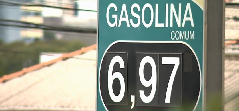 Postos de Curitiba reduzem preço da gasolina