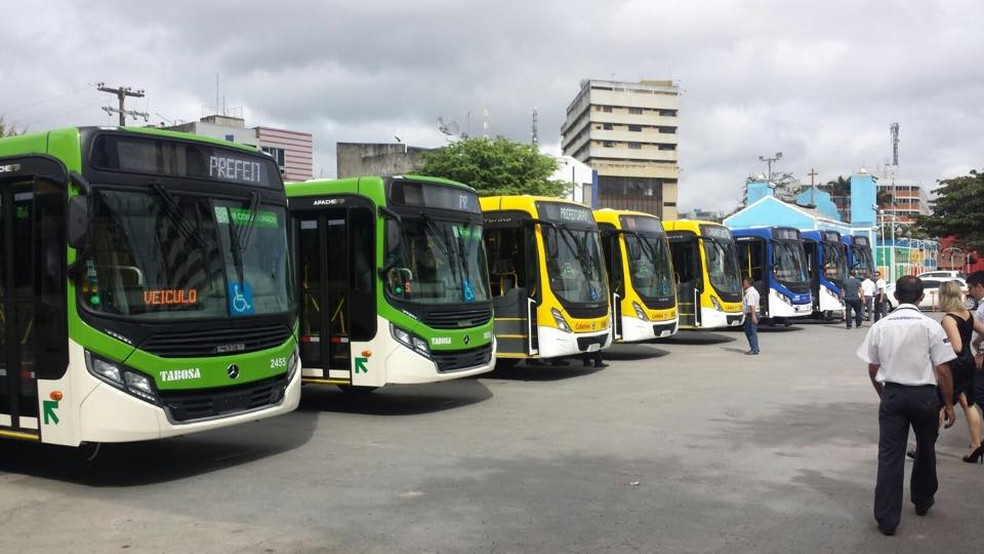 Ônibus circulam com frota reduzida em 50%, em Caruaru (Foto: Divulgação/ AETPC)