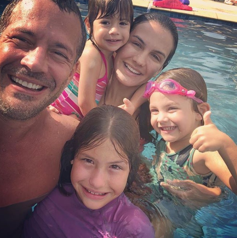 Malvino Salvador com as filhas e a mulher, Kyra — Foto: Reprodução/Instagram
