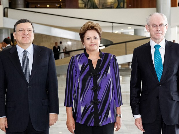 Presidente Dilma Rousseff posa para foto com José Manuel Durão Barroso e Herman Van Rompuy durante VI Reunião de Cúpula Brasil-União Europeia no Palácio do Planalto (Foto: Roberto Stuckert/ PR)
